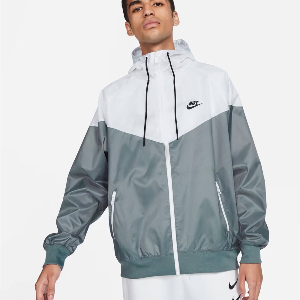 Nike Men’s White and Gray Colorblock Windbreaker Jacket